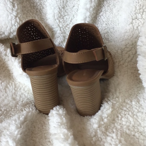Women’s sandals. Size 7.5 NWOT - Picture 3 of 4